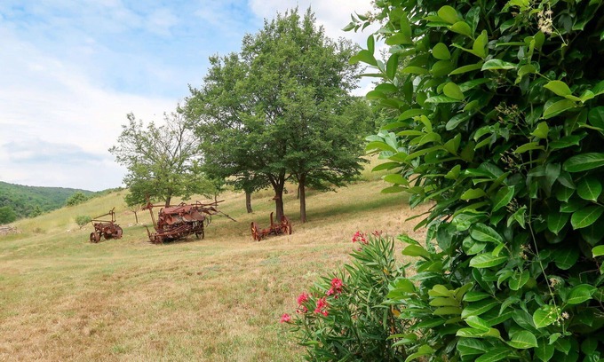 Puimichel Villa | Cozy Villa Apartment for 2 with Pets, WIFI & Scenic Views