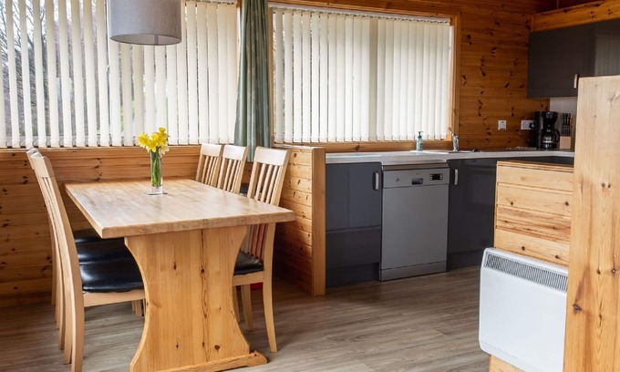 Drumnadrochit House | Comfortable Villa Apartment for 6 with Panoramic Views