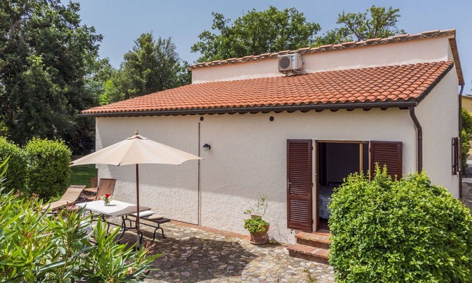 Cinigiano Villa | Inviting Villa Apartment for 2 with Pool and Panoramic Views