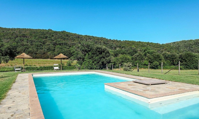 Montorsaio House | Cozy Villa Apartment with Pool, Pets Welcome & WIFI