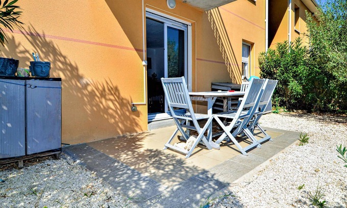Orange Apartment | Spacious 2-Bedroom Retreat in Orange - Family Friendly & Pet Welcoming