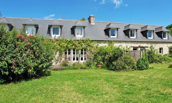 Loctudy Villa | Cozy Villa Apartment for 6 with Ocean View and Pets Welcome