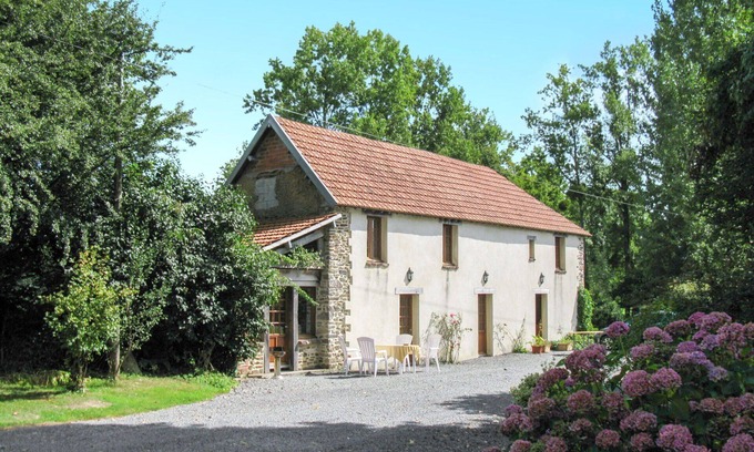 Savigny House | Cozy Villa Apartment for 4 with WIFI and Pet-Friendly Stay