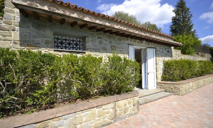 Il Borgo Villa | Cozy Villa Retreat with Hot Tub & Panoramic Views