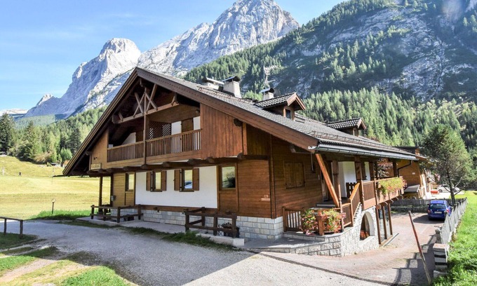 Penia House | Cozy Villa Apartment for 3 with Pets, Parking & WIFI