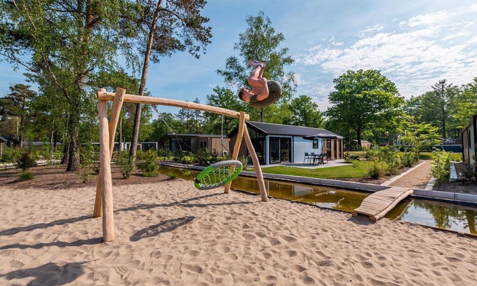 Noordoostelijk van Schaarsbergen House | Inviting Villa Apartment for 8 with Pool and Terrace