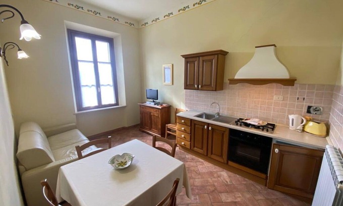 Casole d'Elsa House | Inviting Villa Apartment with Pool, WIFI & Panoramic Views