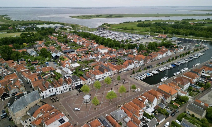 Brouwershaven Apartment | Lovely apartment for 2 people with WIFI, A/C, TV and parking