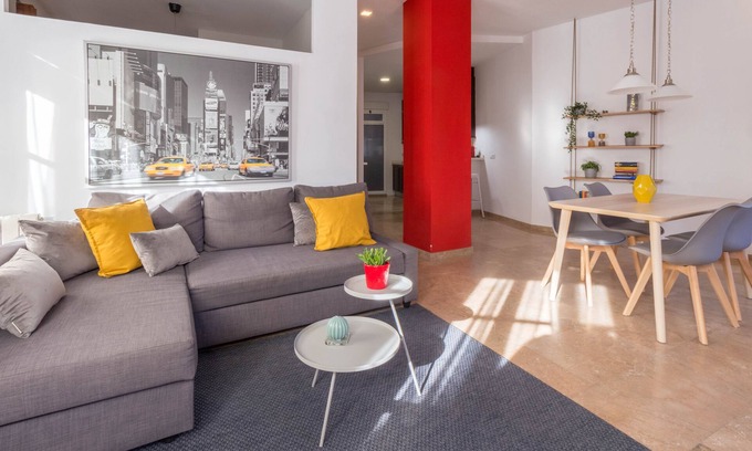 Barrio del Carmen Apartment | Elegant SERRANOS TOWERS Apartment - Rated 9.8/10!