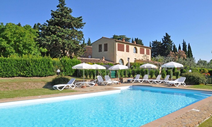Tavarnelle Val di Pesa Apartment | Panoramic Apartment with Pool & A/C near Greve In Chianti