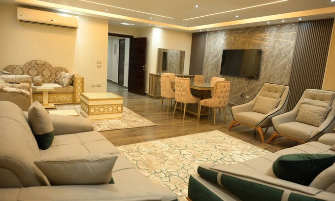 Al Duqqi Apartment | Lovely apt 3 BR in Ad Doqi