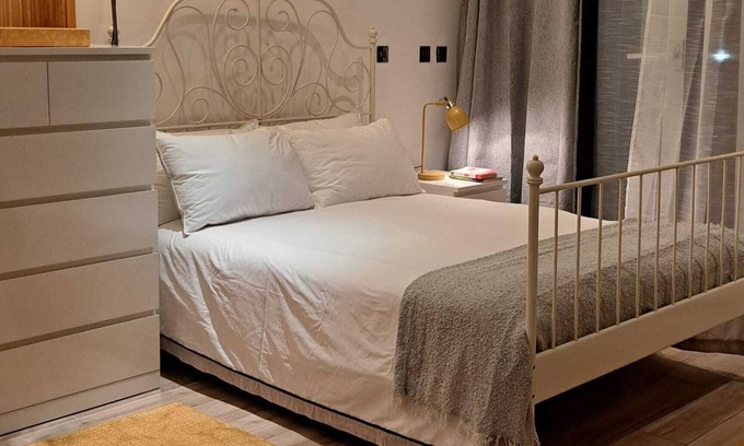 Queenstown Apartment | Perfect Battersea Park Studio Near Power Station & Spa