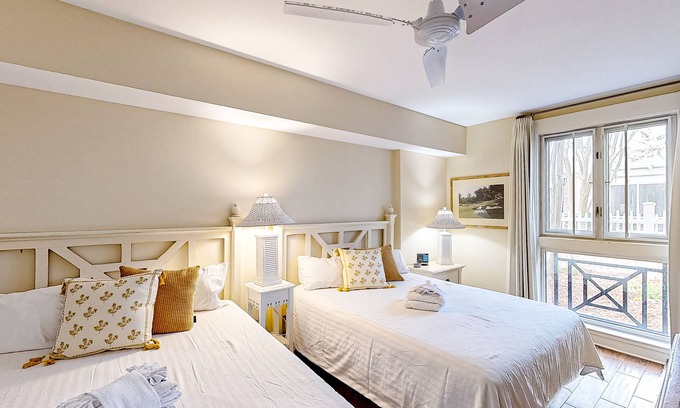 Baytowne Wharf Apartment | Cozy Baytowne Wharf Studio with Pool, Hot Tub & Beach Access