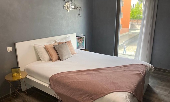Merl Apartment | Convenient Belair City Center One Bedroom for Families