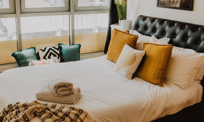City Centre Glasgow Apartment | Chic Bohemian Apartment in the Heart of City Life