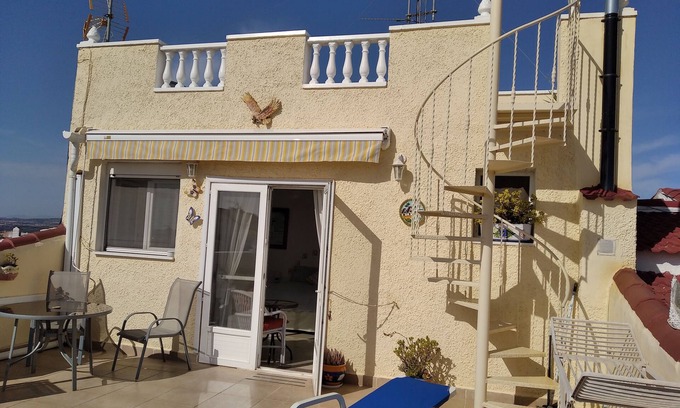 Rojales Apartment | Bright and Cozy Studio with Ocean View & Pool Access