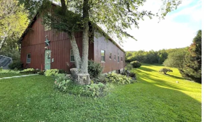 Richmond Apartment | Bright Apartment in Pastoral Shaker Barn - Guest Rated 10/10