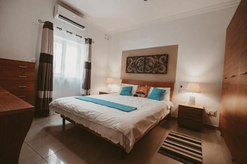 Tal-Ghoqod Apartment | Central 2BR Home Near St Julians with AC by 360 Estates