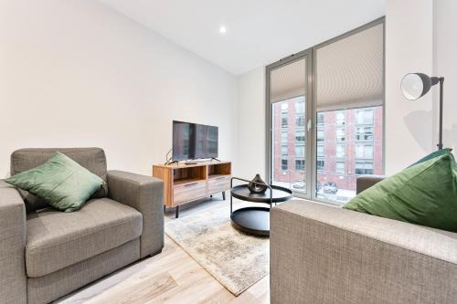 Bordesley Apartment | Elegant Central Birmingham 1 Bed Apartment - Child Friendly Oasis