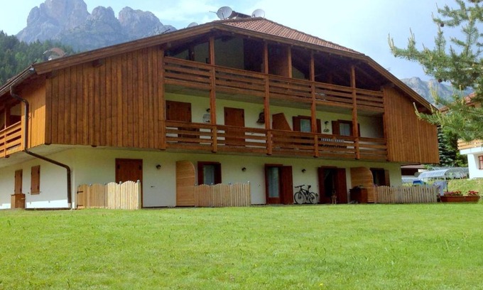 Pera Ski Chalet | Cozy Chalet in Pozza di Fassa with Garden Access