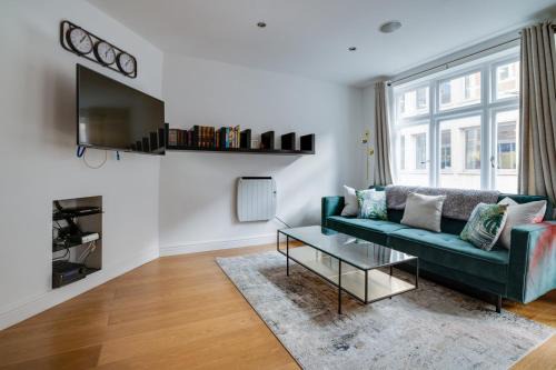 London City Centre Apartment | Welcoming Charing Cross Apartment - Family Friendly Retreat