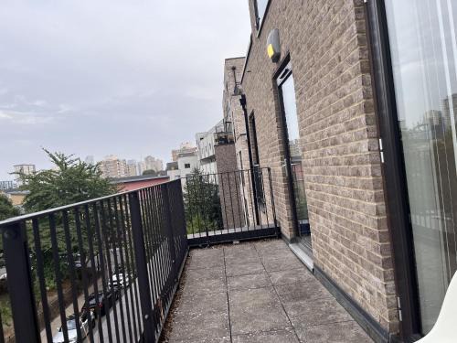 Bromley South Apartment | Stylish 2-Bedroom Apartment in Bow, London for Families