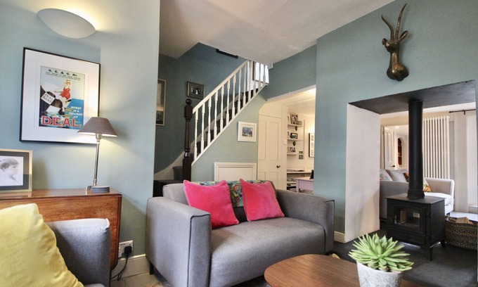 Deal House | Cozy Oceanfront Cottage in Deal, Rated 9.8 by Guests