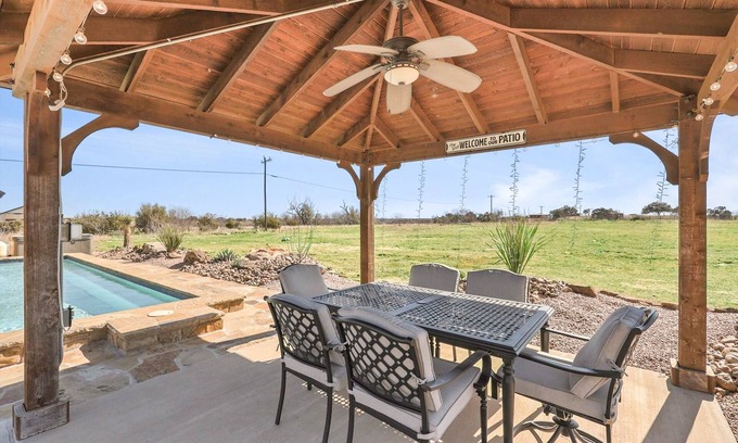 Palo Pinto County House | Elegant Chateau with Pool and Family-Friendly Amenities