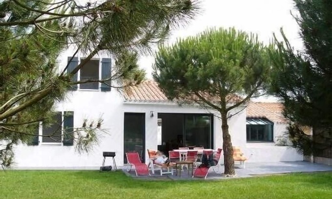 Noirmoutier-en-l'Ile House | Pet-Friendly Beach House with Ocean View and Free WiFi