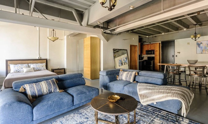 Downtown Los Angeles Condo | Elevated Condo in Downtown LA with Pool and Scenic Views