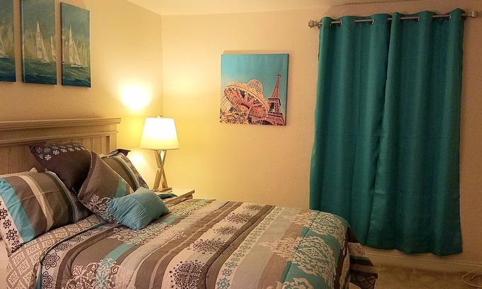 Las Vegas Condo | Beautiful Condo Steps from the Strip with Pool & Spa