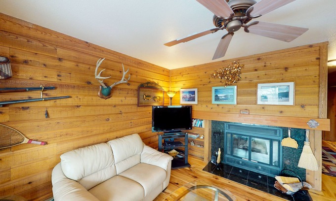 Elkhorn Village Condo | Inviting Condo with Pool, Hot Tub & Ski Access Awaits