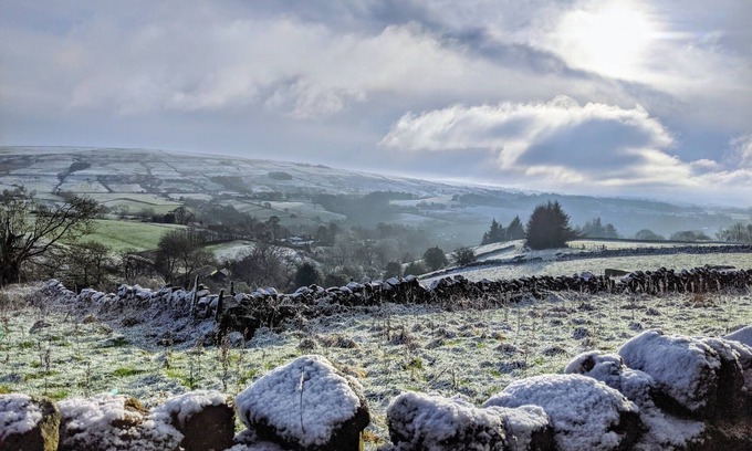 Upper Hulme Cottage | Idyllic Cottage at The Roaches with Pool & Breakfast