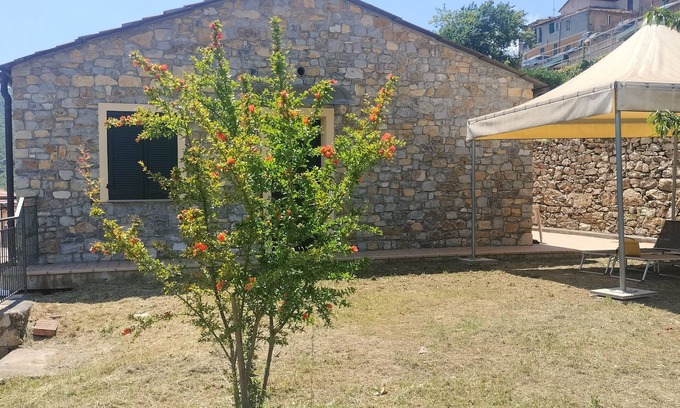 Lucinasco Cottage | Cozy Cottage 'Il Ciliegio': Relaxation with Ocean View