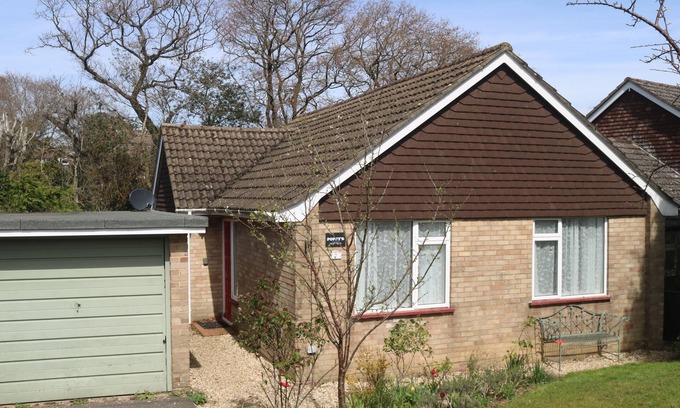 New Forest District House | Pet-Friendly Bungalow with Ocean View & 9.8/10 Rating