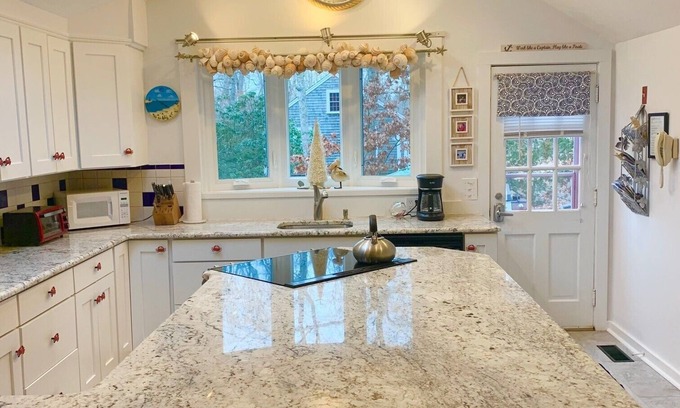 North Eastham House | Ideal Retreat Near Attractions with Ocean View & Spa