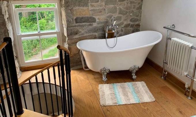 Trefor House | Pet-Friendly Granite Cottage Steps from Trefor Beach