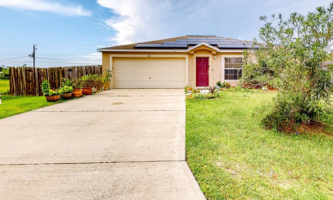 Palm Bay House | Lovely dog-friendly home with private pool, enclosed backyard, washer/dryer, AC