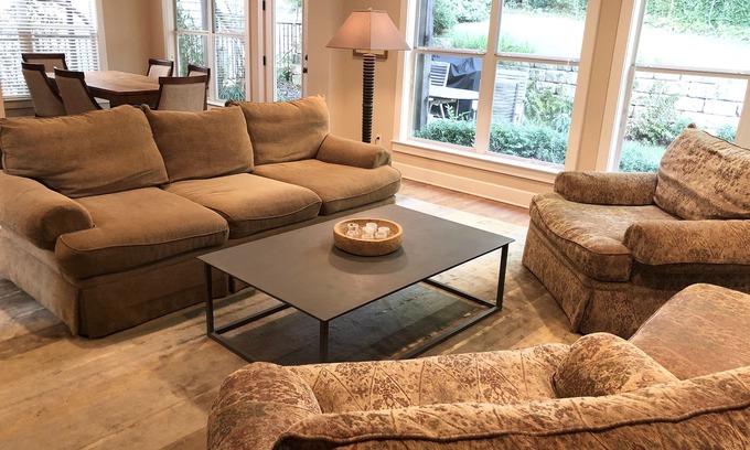 Clarksville House | Inviting Downtown Oasis in Clarksville with Pool & Breakfast