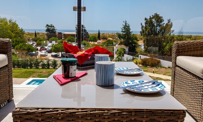 Manta Rota House | Elegant 2+2 Bed House with Ocean Views & Pool - Rated 9.8