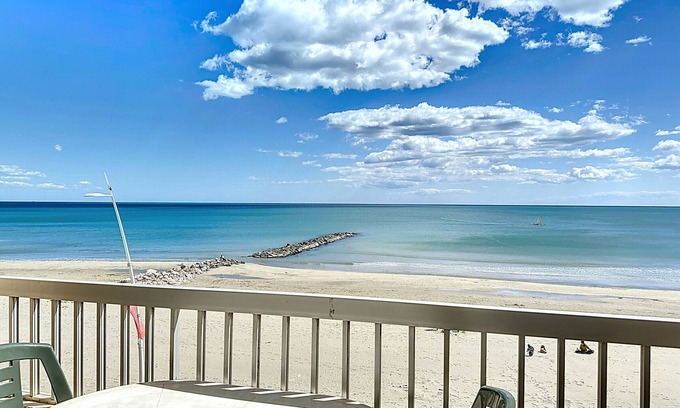 Palavas-les-Flots Apartment | Oceanfront Apartment in Palavas-les-Flots for 4 Guests