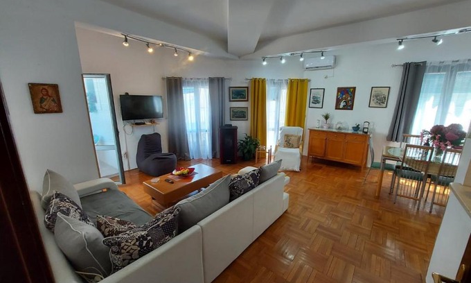 Golubovina Apartment | Cozy Family Apartment in Budva with Pet-Friendly Amenities
