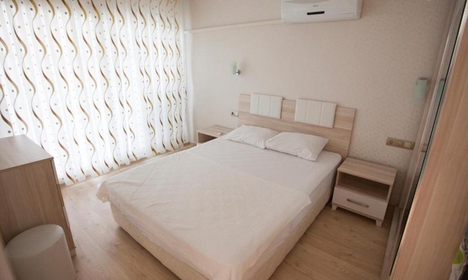 Akbuk Apartment | Inviting Didim Flat with Pool, Sauna, and Gym Access