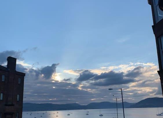 Gourock Apartment | Cozy Flat with Clyde Views - Pet & Child Friendly Stay