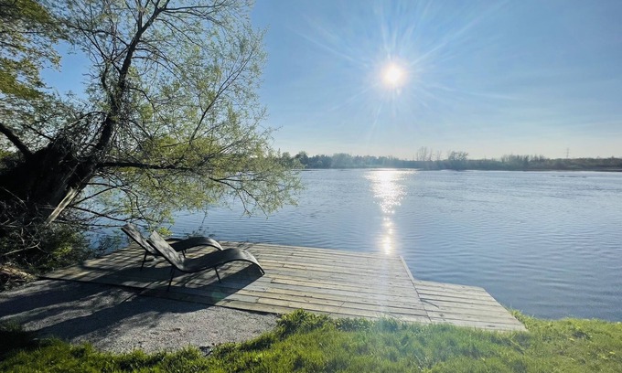 Jasper Cottage | Escape to a Waterfront Retreat with Pet-Friendly Amenities