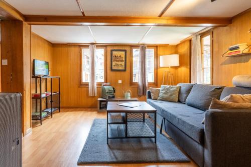 Blausee Apartment | Charming Alp Chalet Flat - Pet & Child Friendly Retreat