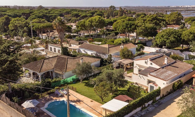 Los Franceses-la Vega House | Family-Friendly Vacation Home with Private Pool & Spa