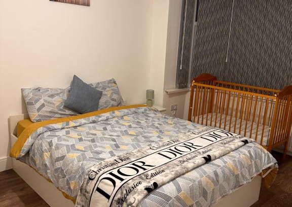 Hillingdon House | Family-Friendly Hillingdon Holiday Home with 7 Bedrooms