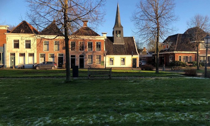 Bad Nieuweschans House | Historic Holiday Home with Modern Amenities and Breakfast