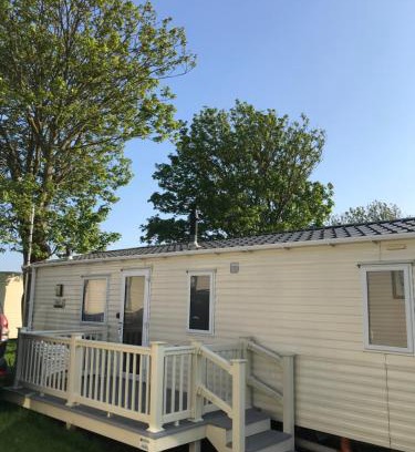 Wyke Regis Resort | Cozy Holiday Caravan at Pebble Bank - Pet Friendly Retreat